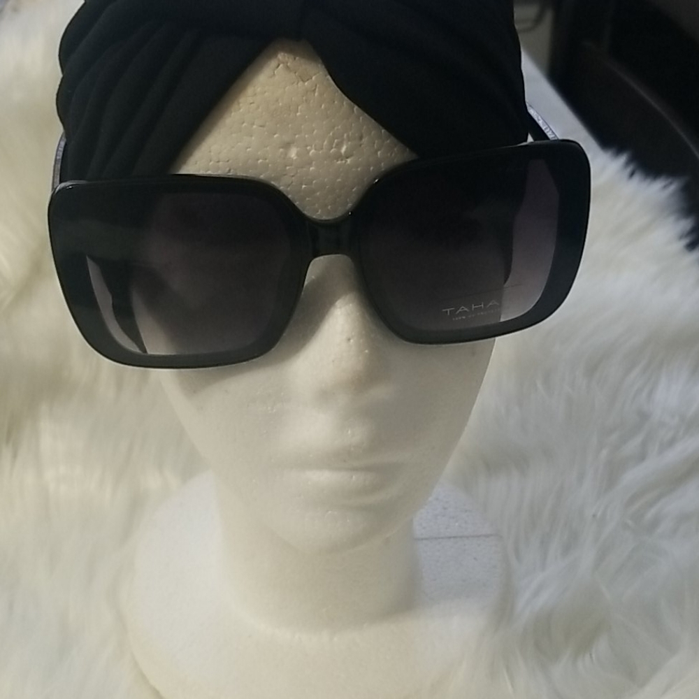 TAHARI BLACK SUNGLASSES